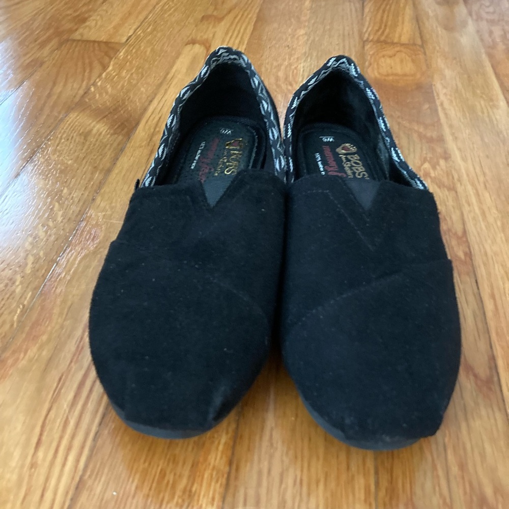 NWT black Bobs memory foam